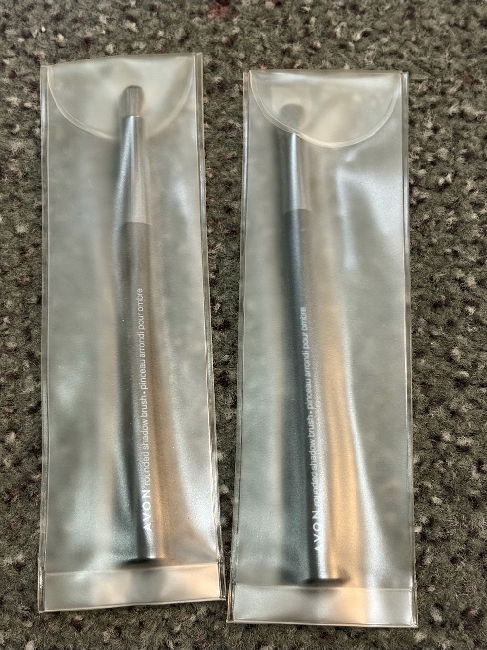Avon Rounded Shadow Brush Duo - Black Handles